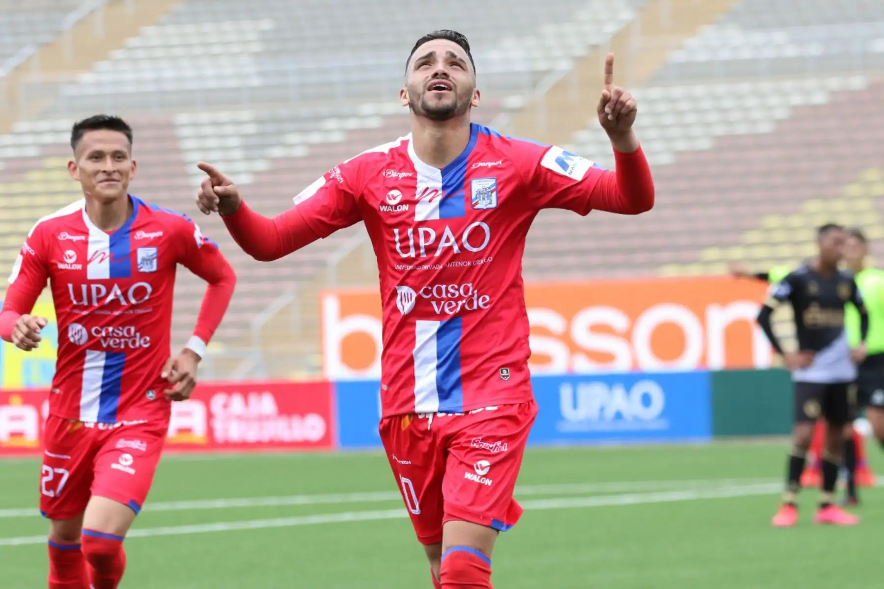 Patricio Arce Carlos Manucci celebra luego de anotarle al Cusco FC durante el encuentro que sostienen ambas escuadra por la jornada 16 de la Liga 1, en el estadio San Marcos.

Foto: Liga de Fútbol Profesional