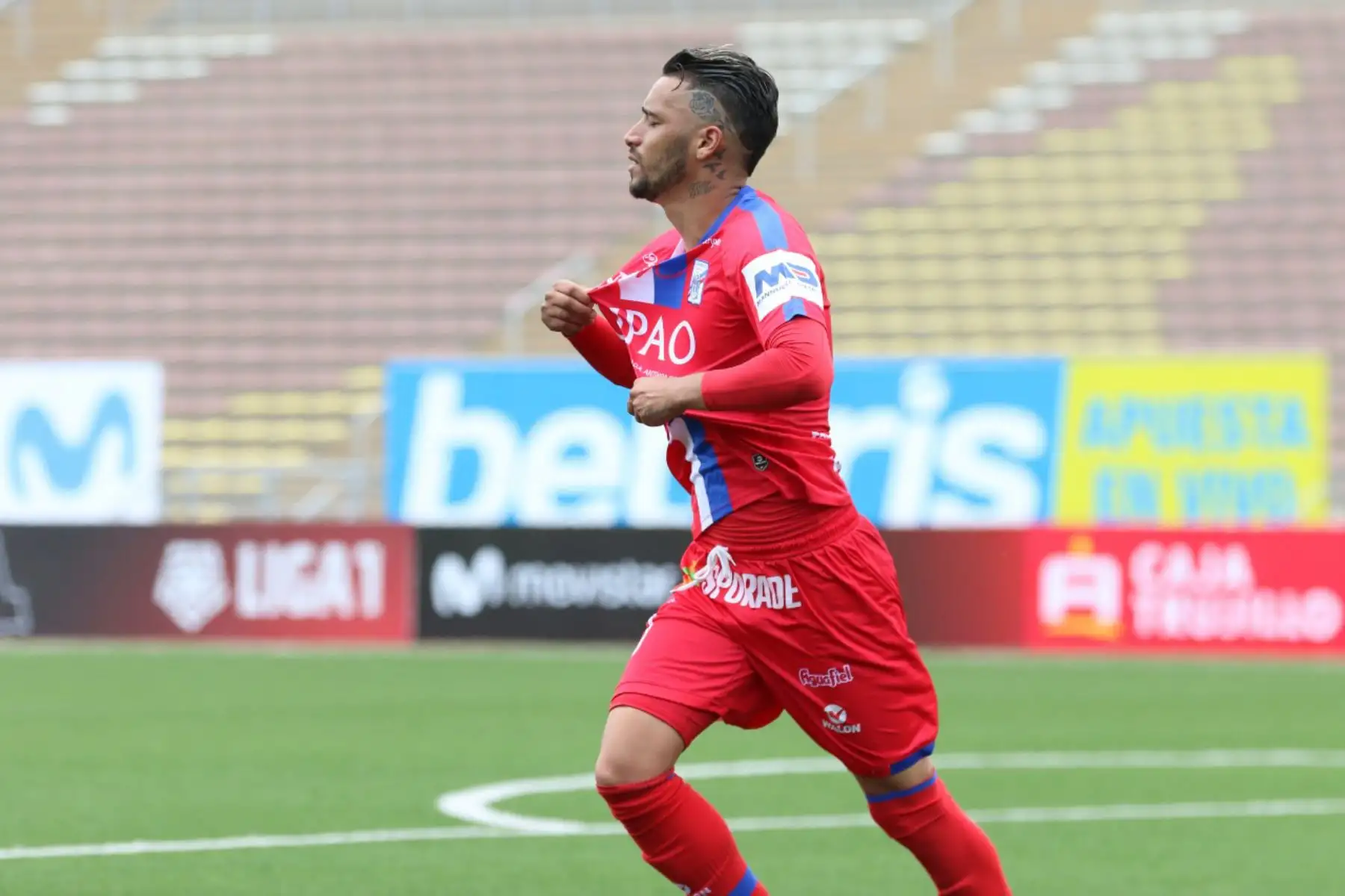 Patricio Arce Carlos Manucci celebra luego de anotarle al Cusco FC durante el encuentro que sostienen ambas escuadra por la jornada 16 de la Liga 1, en el estadio San Marcos.

Foto: Liga de Fútbol Profesional