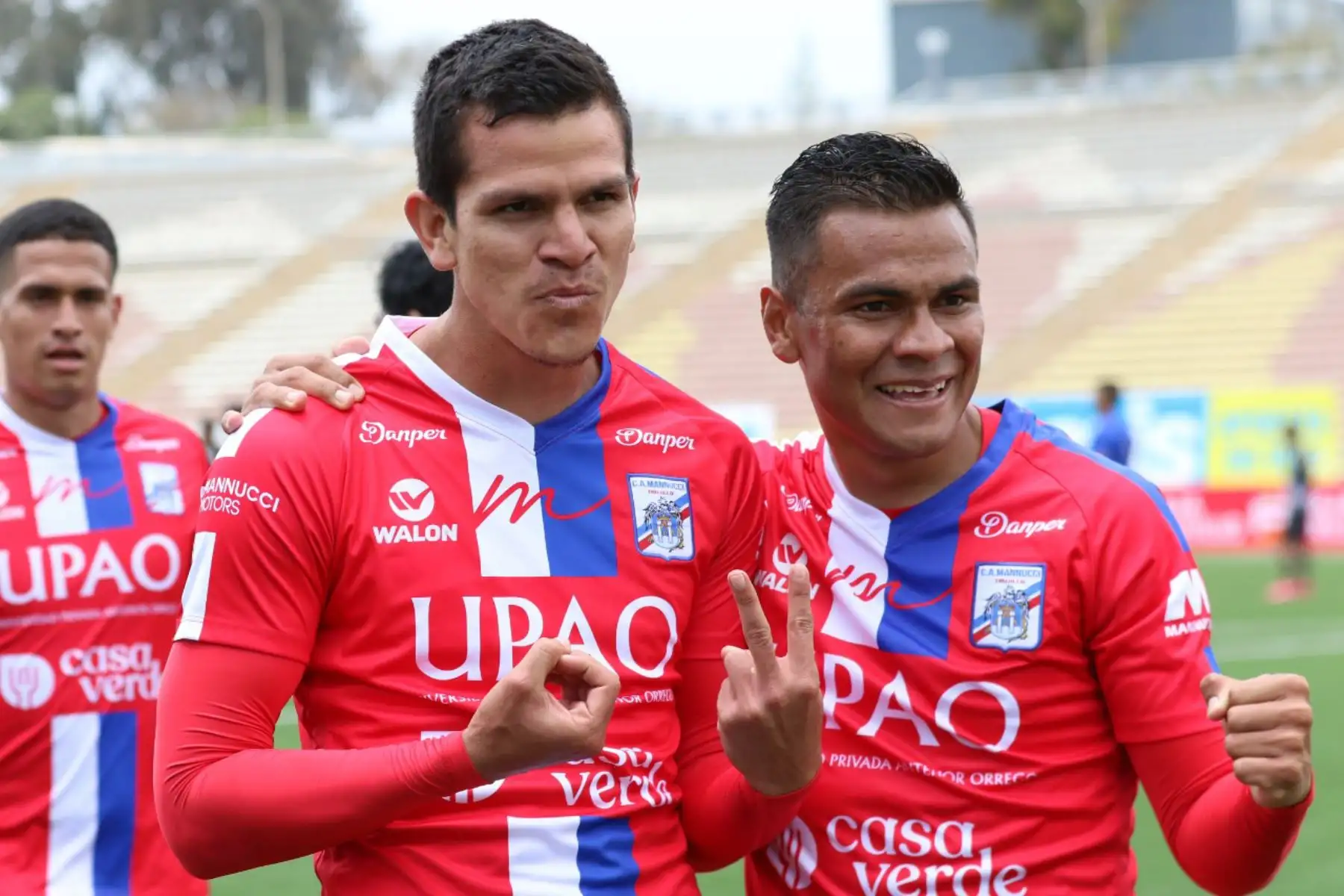 Osnar Noronha celebra luego de anotarle al Cusco FC durante el encuentro que sostienen ambas escuadra por la jornada 16 de la Liga 1, en el estadio San Marcos. 

Foto: Liga de Fútbol Profesional