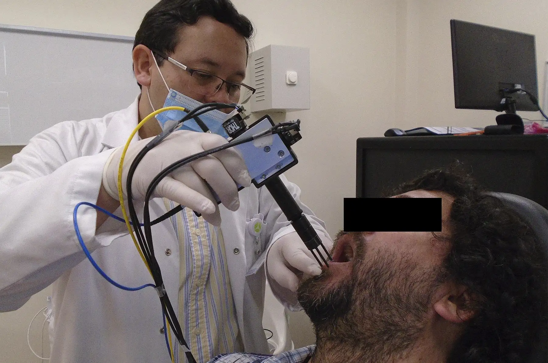 La finalidad de este proyecto es facilitar la detección de las lesiones malignas o cancerígenas de la boca en forma más temprana.