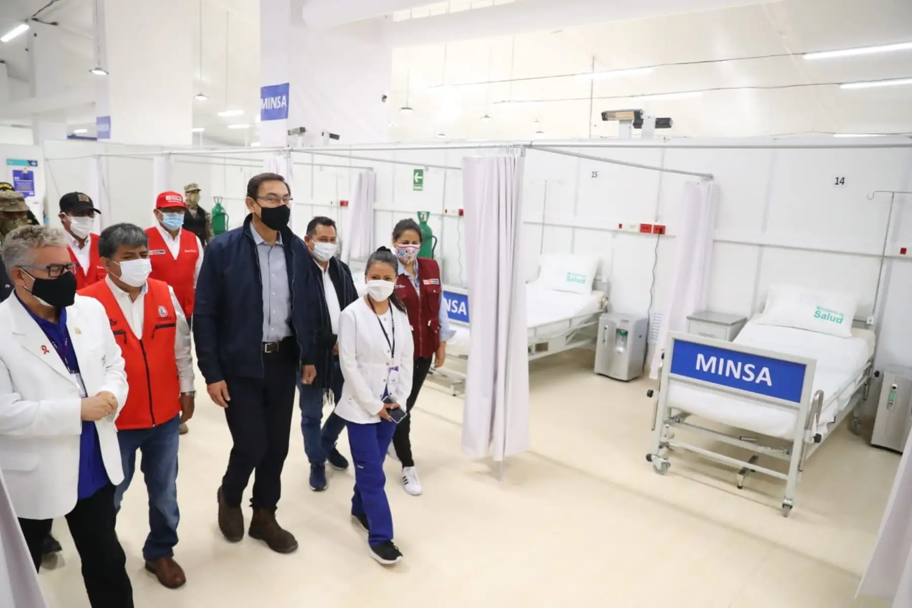 El Presidente de la República, Martín Vizcarra, inaugura el centro de atención y aislamiento temporal de Ayacucho, establecimiento que contará con 100 camas para la atención de pacientes con covid-19. Foto: ANDINA/ Prensa Presidencia.