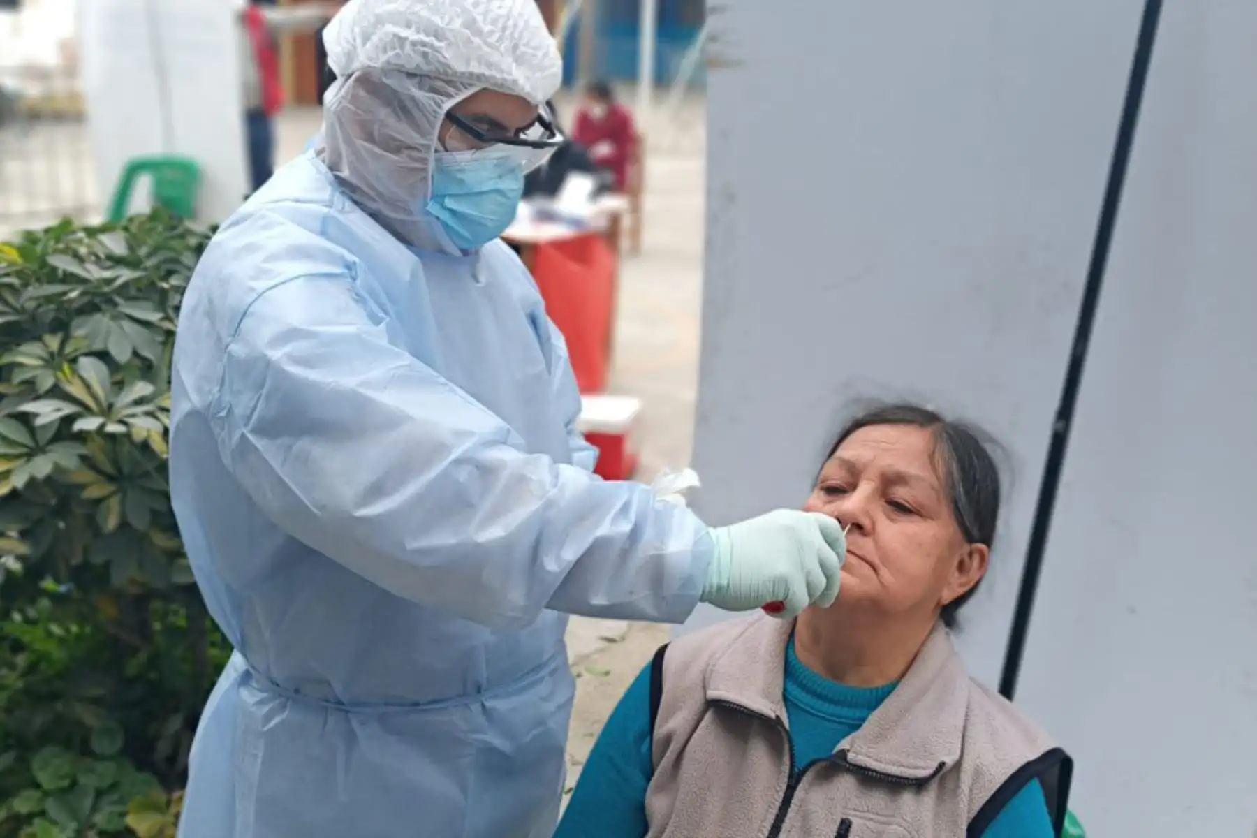 Más de 700 vecinos de Lima Norte recibieron evaluación, descarte y tratamiento de COVID-19 en el Centro Rápido de Atención Temporal del Minsa instalado en la institución educativa 5168, en el distrito de Puente Piedra.
Foto:ANDINA/Minsa