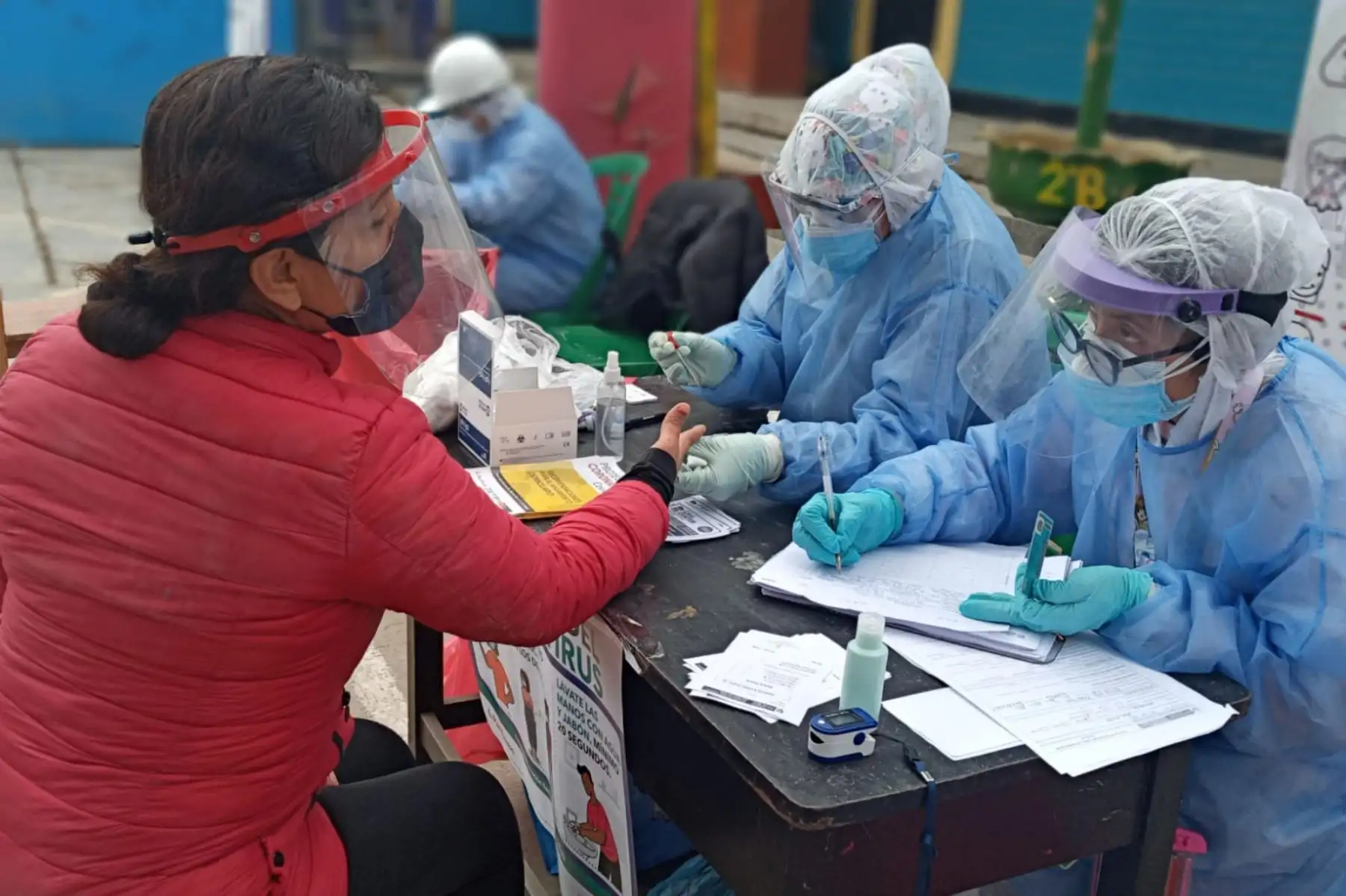 Más de 700 vecinos de Lima Norte recibieron evaluación, descarte y tratamiento de COVID-19 en el Centro Rápido de Atención Temporal del Minsa instalado en la institución educativa 5168, en el distrito de Puente Piedra.
Foto:ANDINA/Minsa