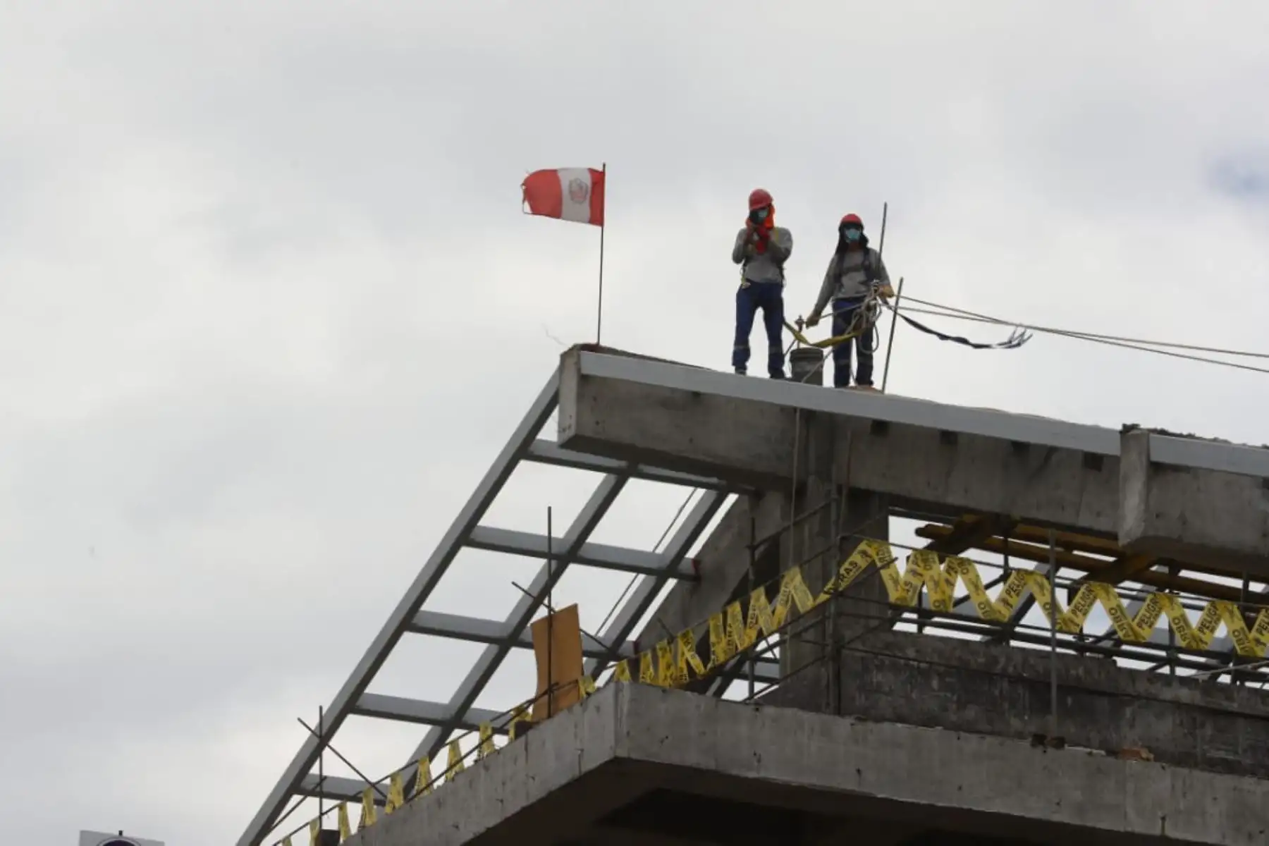 En la provincia de La Mar, el presidente Martín Vizcarra inspecciona las obras de construcción del Hospital de Apoyo San Miguel.

Foto: ANDINA/Prensa Presidencia