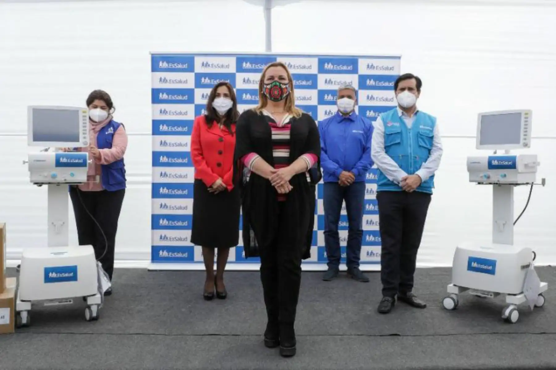 Presidenta ejecutiva de EsSalud, Fiorella Molinelli, entrega 50 ventiladores mecánicos para la atención de pacientes covid-19, que contribuirán al reforzamiento de los hospitales Rebagliati, Almenara y Sabogal. Foto: Essalud