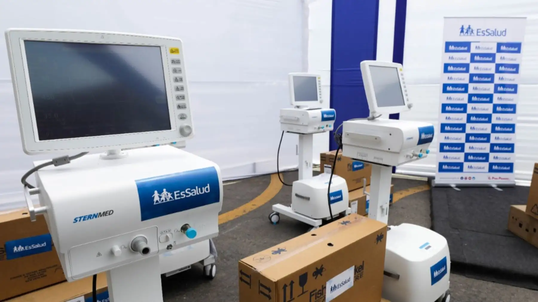 Presidenta ejecutiva de EsSalud, Fiorella Molinelli, entrega 50 ventiladores mecánicos para la atención de pacientes covid-19, que contribuirán al reforzamiento de los hospitales Rebagliati, Almenara y Sabogal. Foto: Essalud