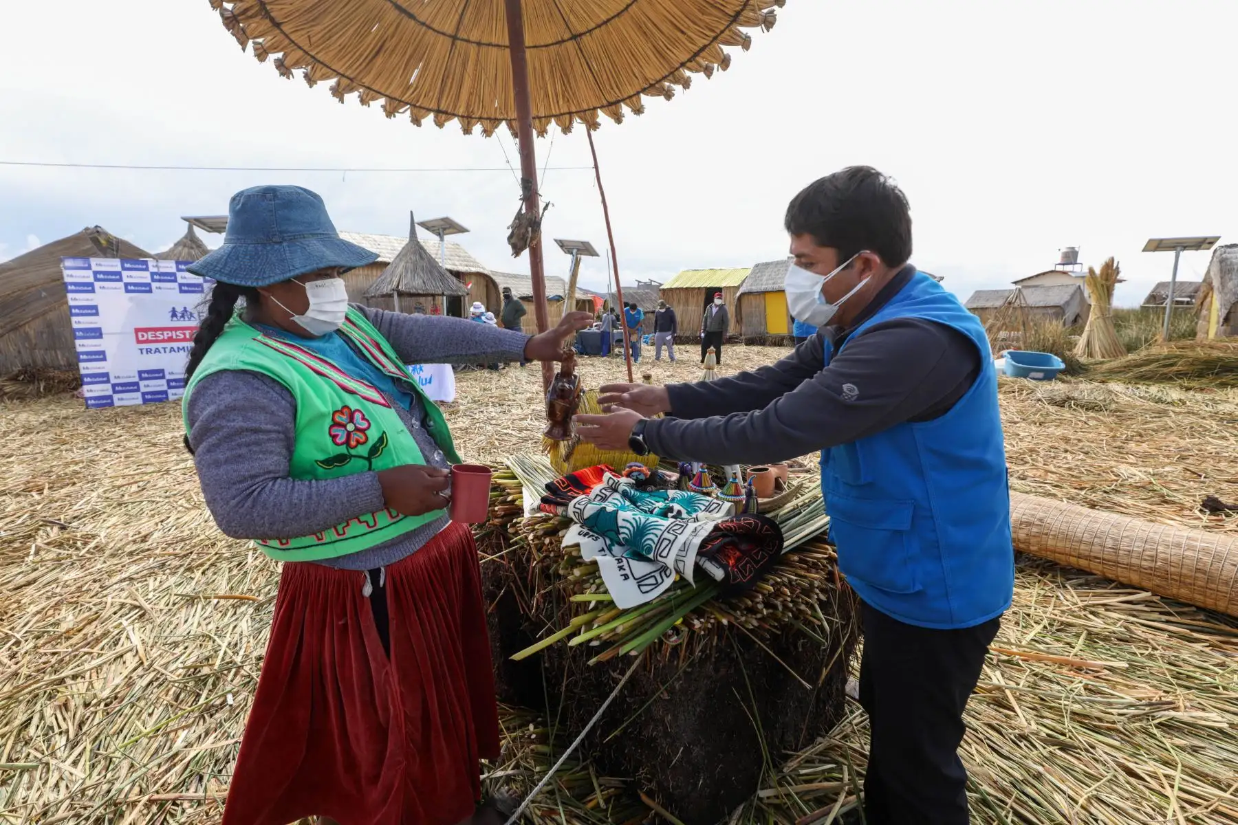 EsSalud Te Cuida" llegó a la isla de los Uros, en el Lago Titicaca - Puno, para realizar una campaña de tamizaje de covid-19.
Foto: ANDINA/Difusión