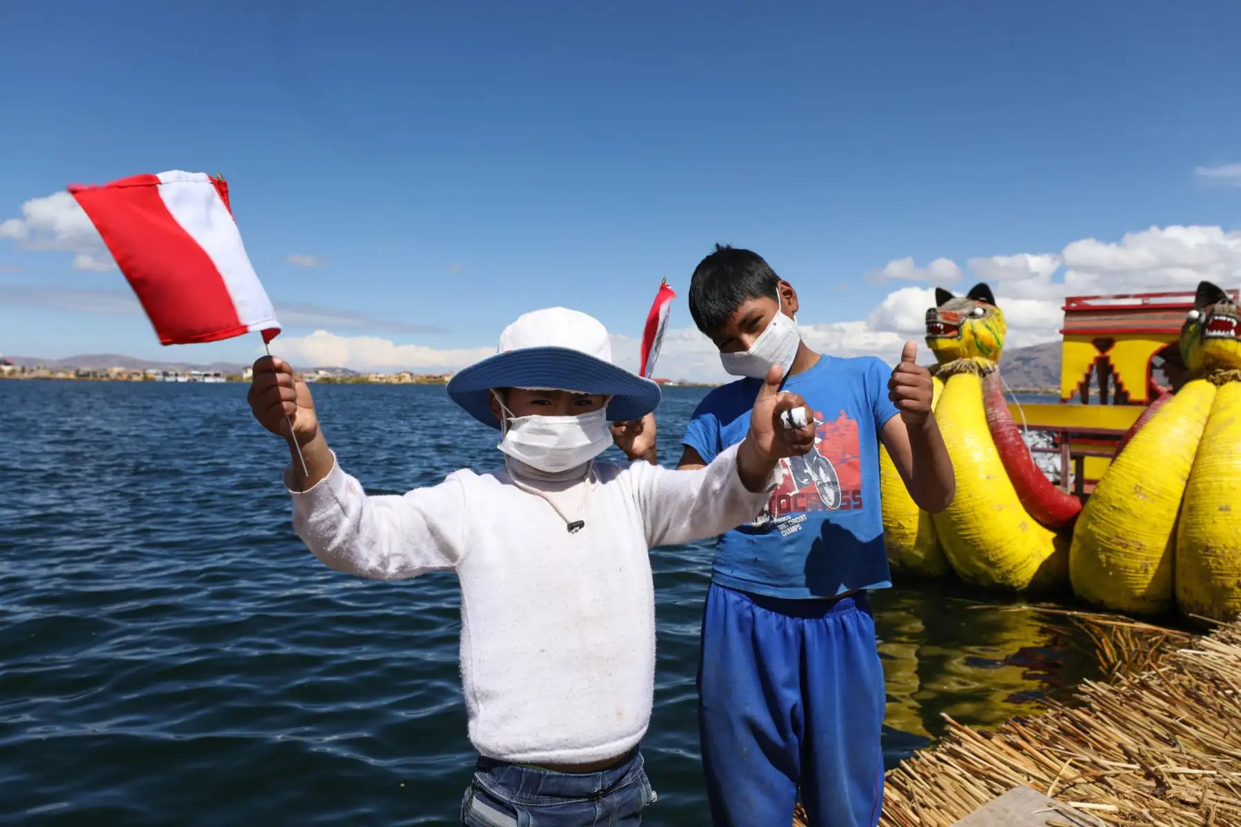 "EsSalud Te Cuida" llegó a la isla de los Uros, en el Lago Titicaca - Puno para realizar una campaña de tamizaje de covid-19. Foto: ANDINA/EsSalud