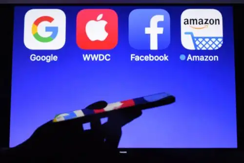 El documento de 449 páginas sostiene que Amazon, Apple, Facebook y Google operan en base a una "cuasi regulación privada que no rinde cuentas a nadie más que a ellos mismos". Foto: AFP