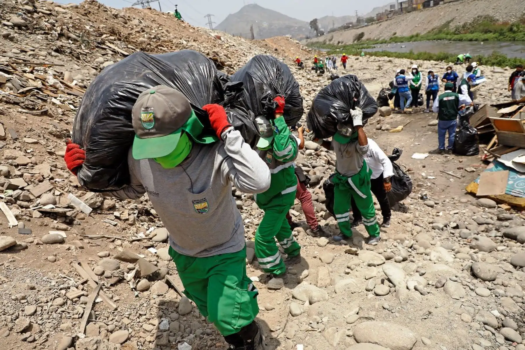 Cerca de ocho toneladas de residuos sólidos son retirados de los ríos Chillón, Rímac y Lurín. Foto: ANDINA/difusión.