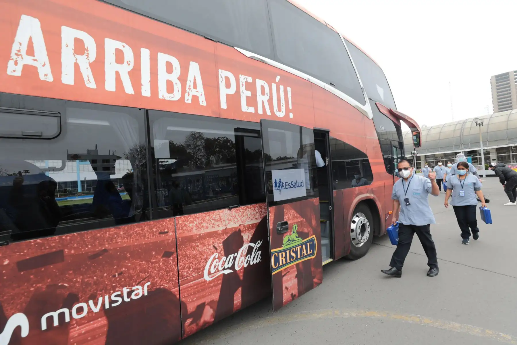 Bus de la selección peruana se convirtió por 6 meses en el bus de los héroes de la salud de EsSalud

Foto: ANDINA/Essalud