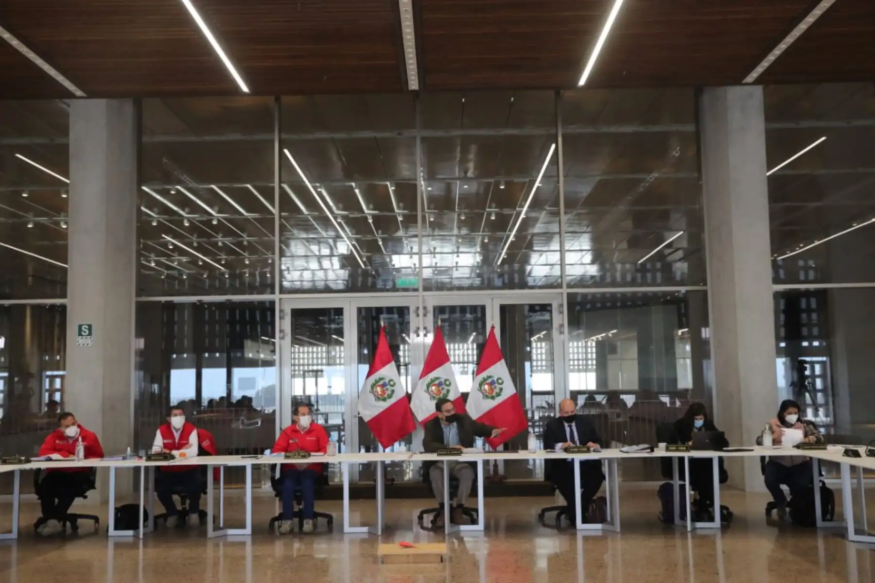 Presidente Martin Vizcarra, junto al titular de la PCM, Walter Martos, lideran una nueva sesión del Consejo de Ministros en los ambientes del próximo Museo Nacional del Perú (MUNA) en Lurín, recinto cultural de gran envergadura con miras al Bicentenario de nuestra Independencia.

Foto: ANDINA /Presidencia