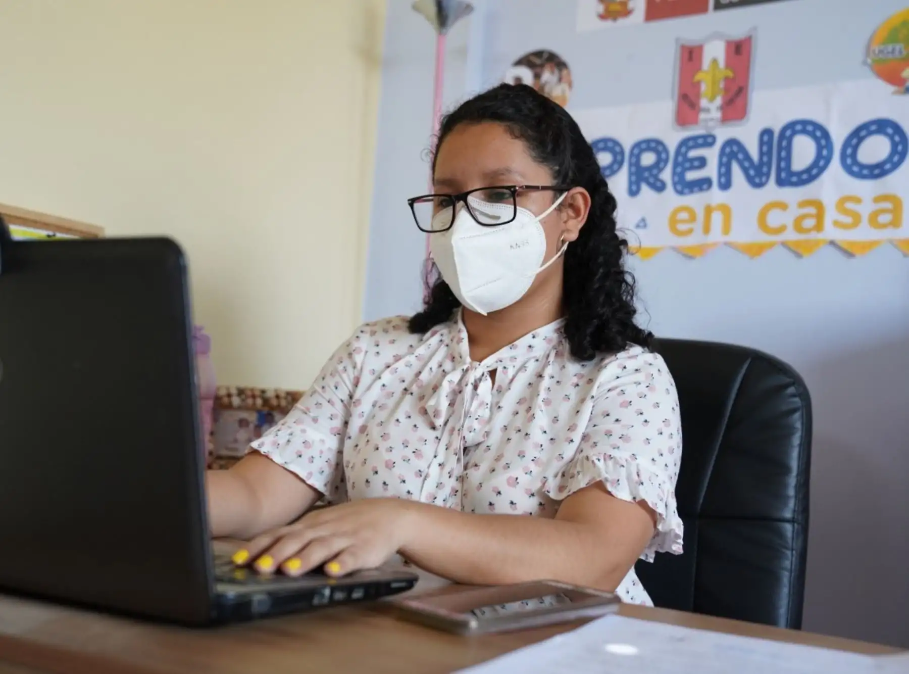 El Ministerio de Educación anunció que capacitará a más de 60,000 docentes de 19 regiones del país que recibirán tabletas electrónicas.
