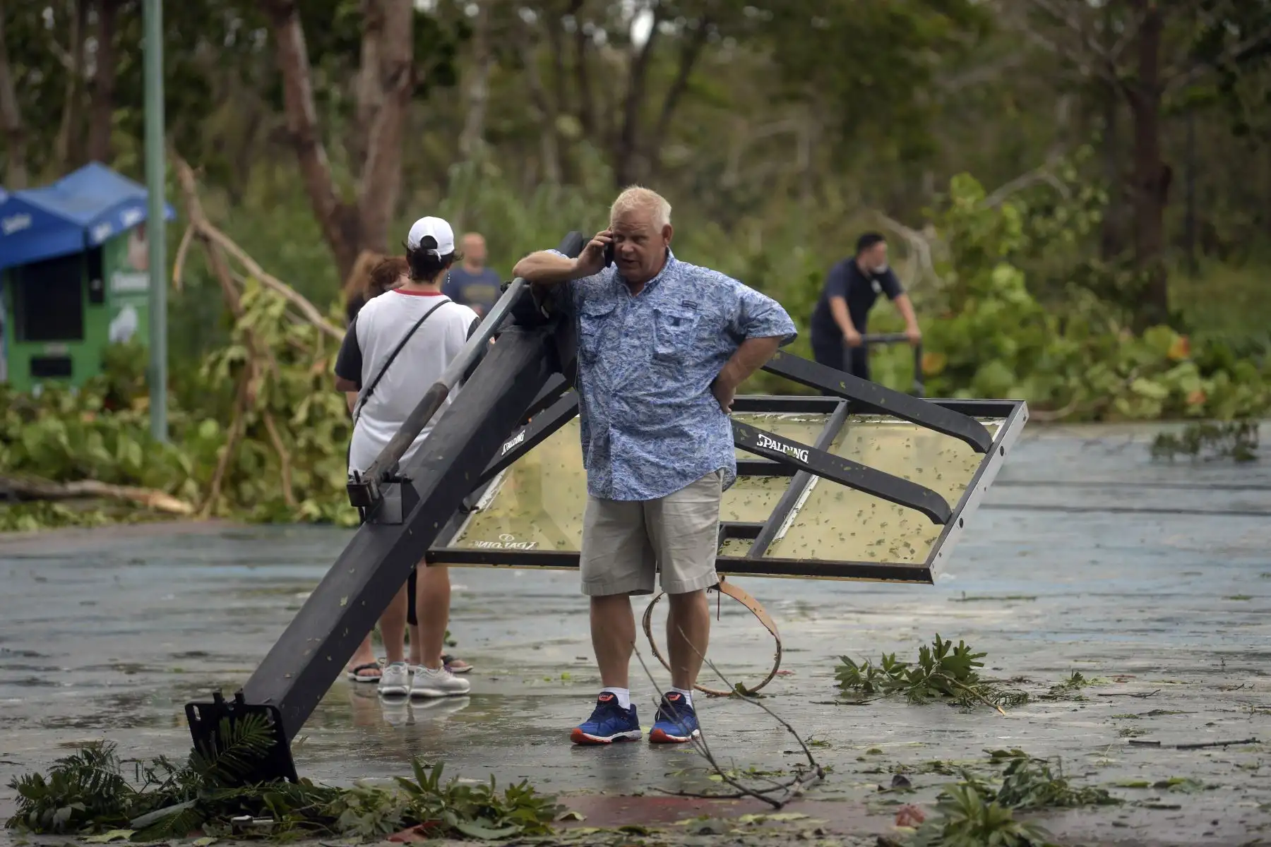 Con vientos de hasta 175 km/h, el ciclón entró por la Península de Yucatán, cerca de la ciudad de Puerto Morelos, entre los balnearios turísticos de Cancún y Playa del Carmen. Foto: AFP