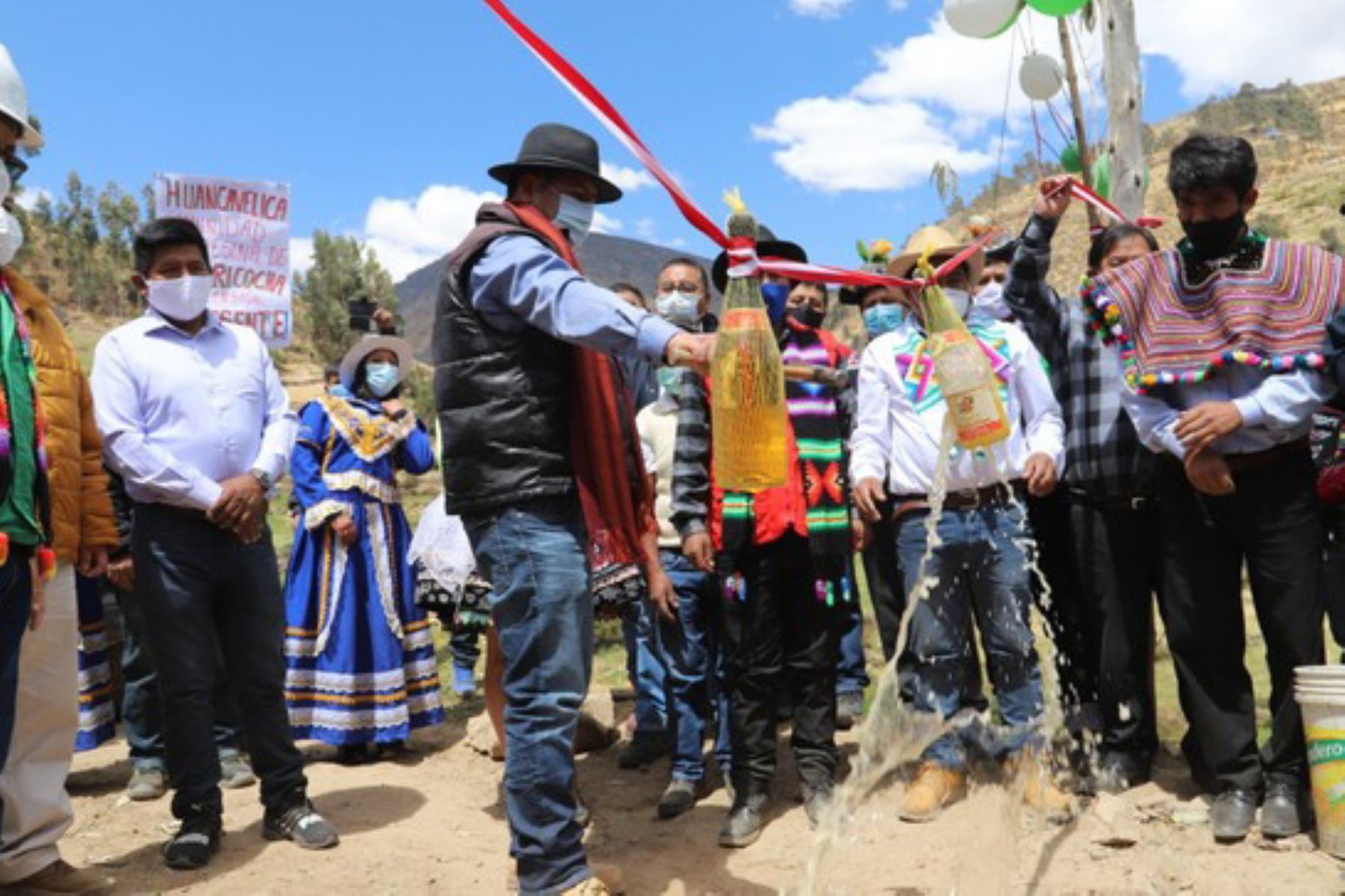 Los gobernadores regionales de Huancavelica y Lima dieron inicio al mejoramiento de la carretera Binacional Qhapaq Ñan. Foto: ANDINA/Difusión