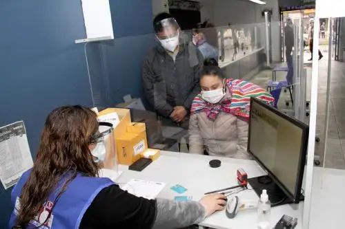 Atención presencial en una oficina del Reniec.