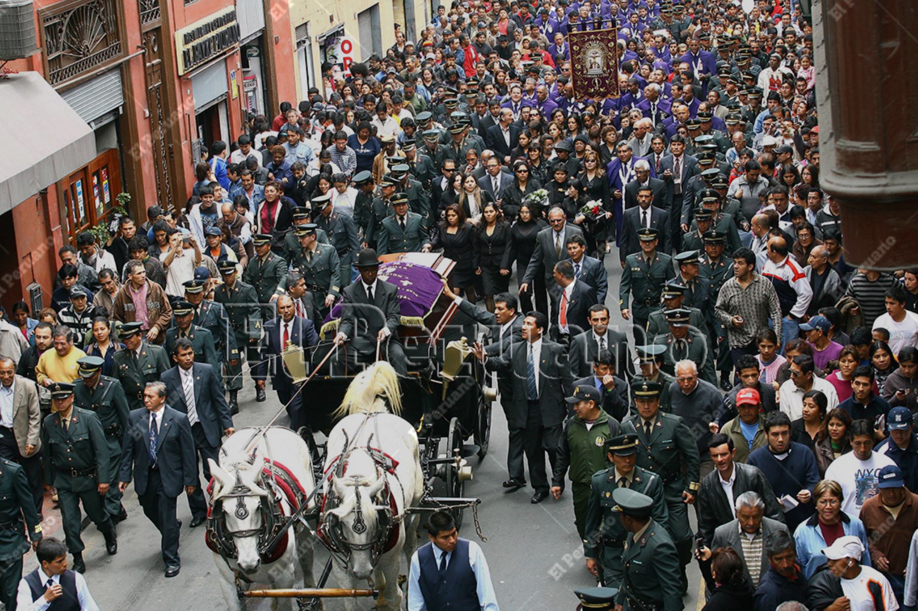 Lima- 11 octubre 2009 / Multitudinario funeral del cantante criollo Arturo "Zambo" Cavero. Foto: Diario Oficial El Peruano / Víctor Palomino