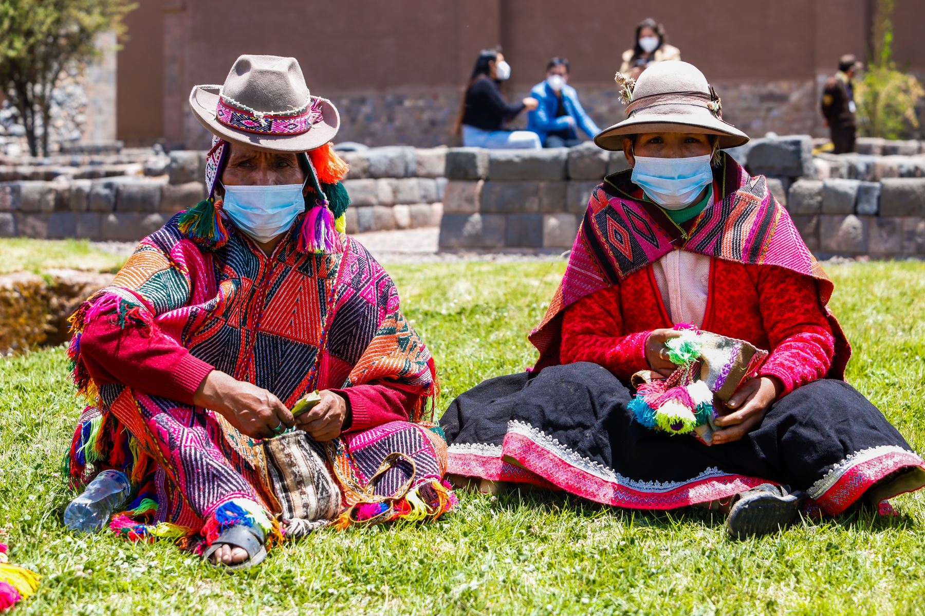 El ministro de Cultura, Alejandro Neyra, llegó a la ciudad de Cusco para entregar los apoyos económicos para la mitigación del impacto del estado de emergencia a representantes de los trabajadores de la cultura de la región. Foto: Mincul