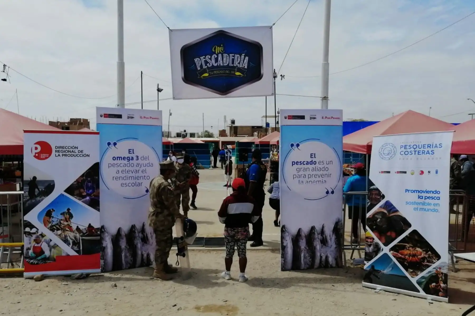 Feria "Mi Pescadería" ofreció pescados frescos como: bonito, caballa, trucha y conservas a precios de promoción, a la Plaza de armas de Churín.

Foto: ANDINA / Ministerio de la Producción