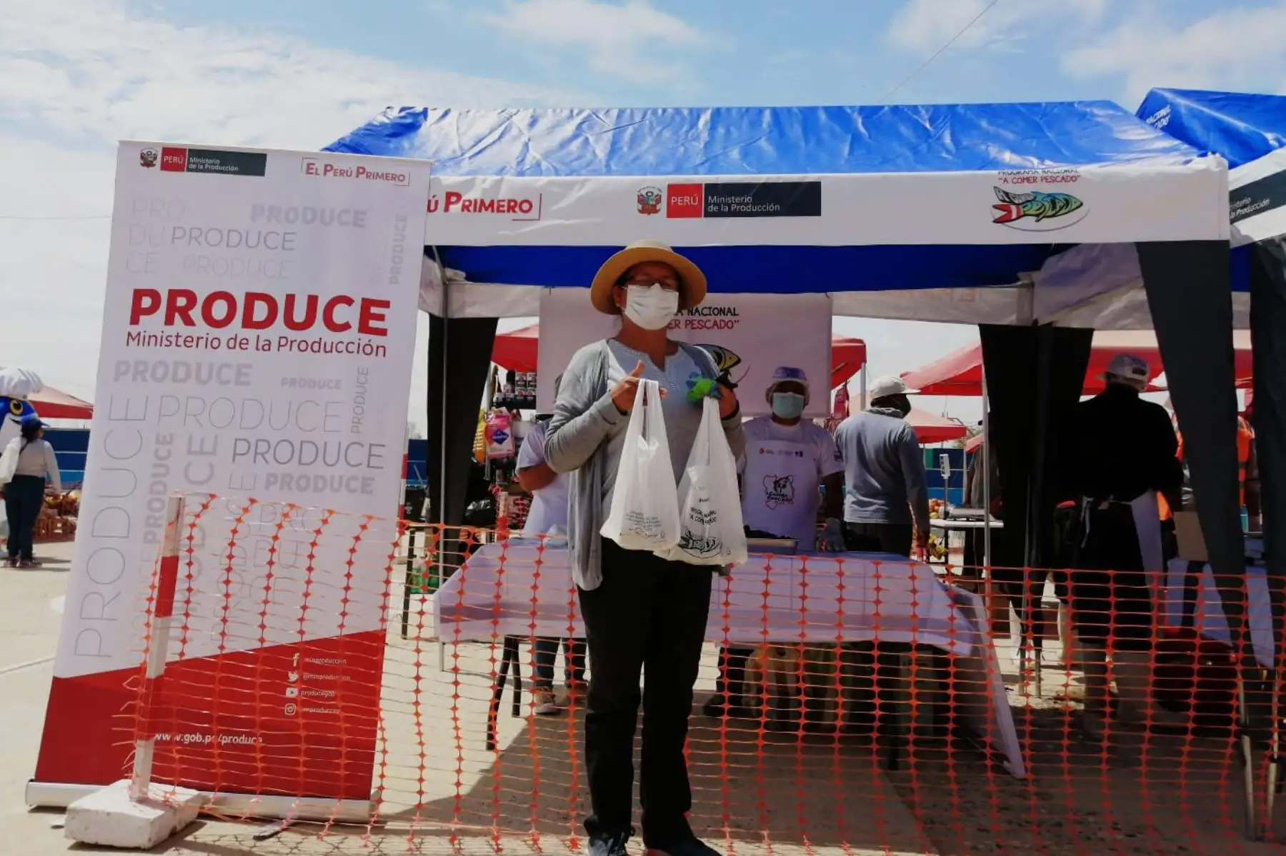 Feria "Mi Pescadería" ofreció pescados frescos como: bonito, caballa, trucha y conservas a precios de promoción, a la Plaza de armas de Churín.

Foto:ANDINA / Ministerio de la Producción