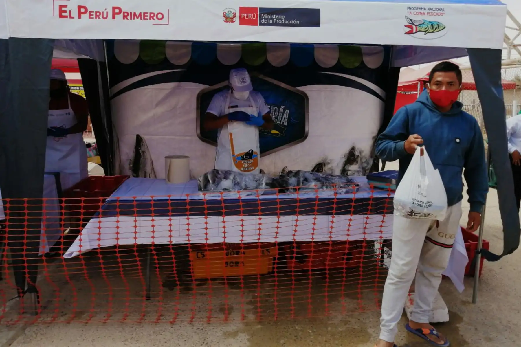 Feria "Mi Pescadería" ofreció pescados frescos como: bonito, caballa, trucha y conservas a precios de promoción, a la Plaza de armas de Churín.

Foto:ANDINA / Ministerio de la Producción