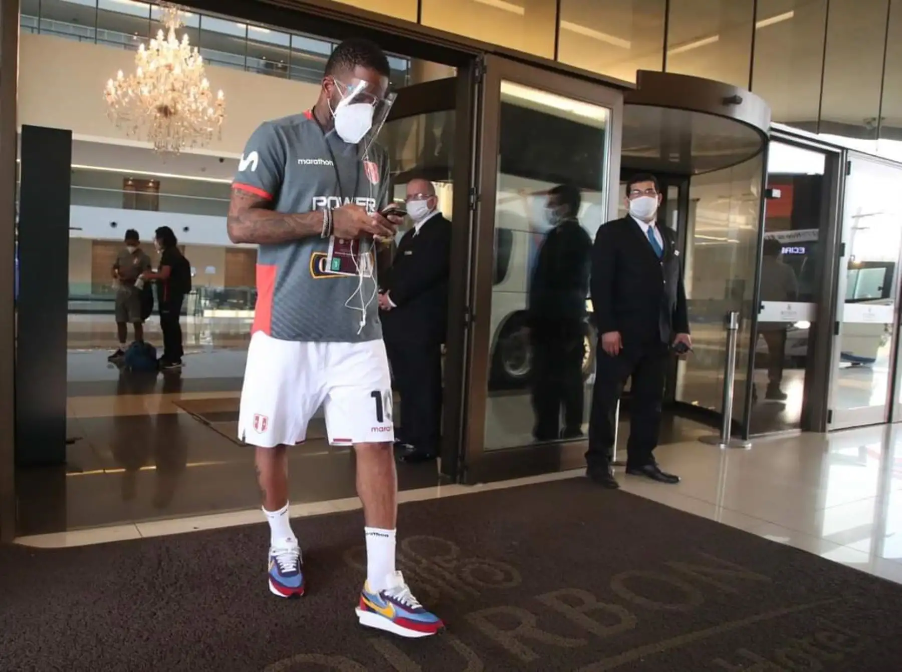 La Selección Peruana deja el hotel de concentración para dirigirse al estadio Defensores del Chaco en Asunción donde enfrentará a Paraguay por la primera fecha de las eliminatorias rumbo a Qatar 2022. Foto: FPF