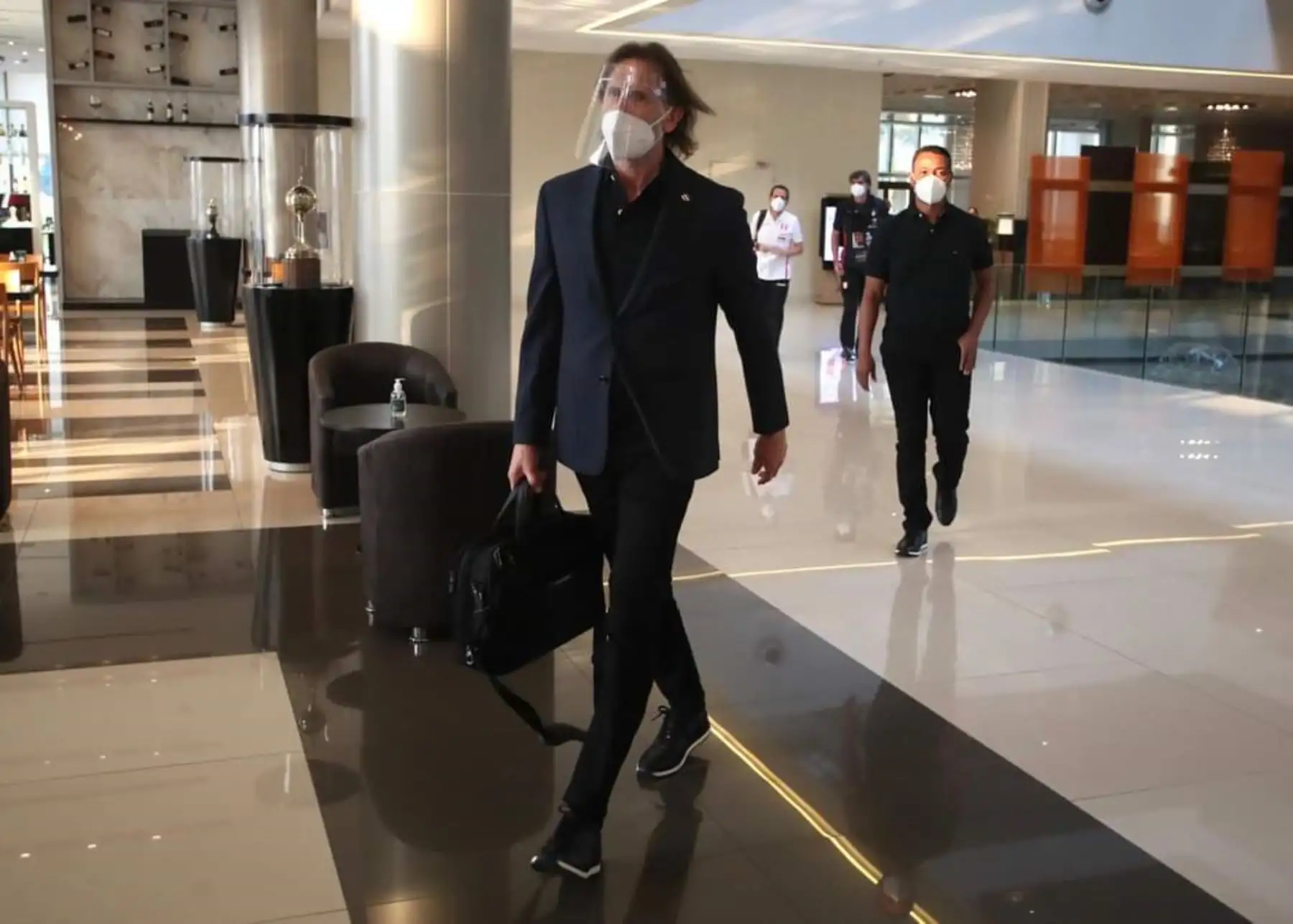 La Selección Peruana deja el hotel de concentración para dirigirse al estadio Defensores del Chaco en Asunción donde enfrentará a Paraguay por la primera fecha de las eliminatorias rumbo a Qatar 2022. Foto: FPF