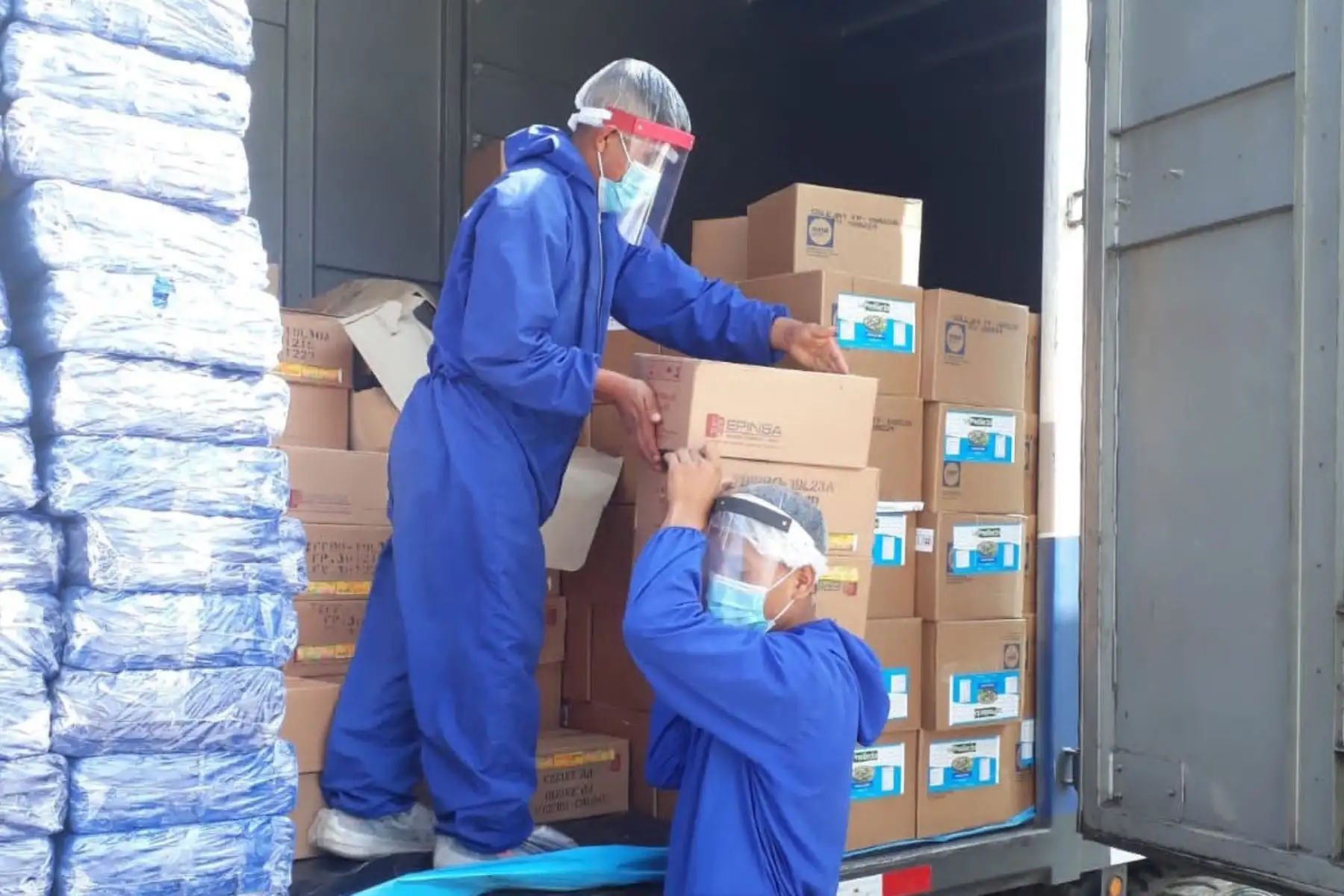Distribución de alimentos del programa Qali Warma para familias vulnerables en la región La Libertad. ANDINA/Difusión