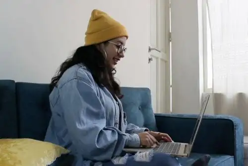 Jóvenes acceden a cursos gratuitos sobre emprendimiento, marketing y oratoria. Foto: ANDINA/Difusión.