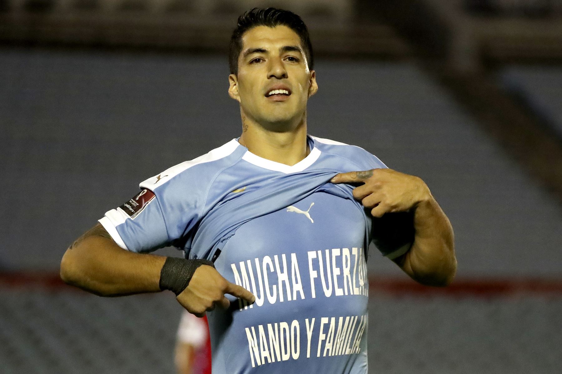 Luis Suárez anotó de penal y Uruguay le viene ganando 1 - 0 a Chile. Foto: AFP