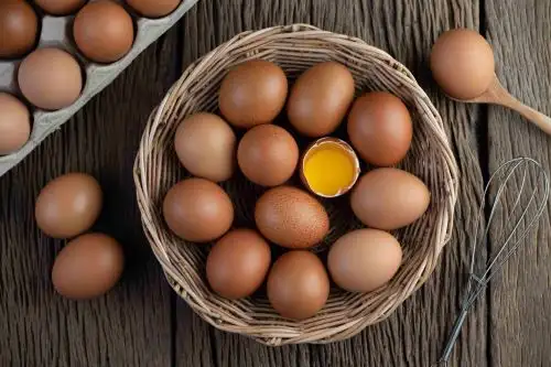 El huevo es un alimento que puede ser consumido desde el inicio de la alimentación (seis meses de vida, salvo algún antecedente de alergia específico) hasta ser adultos mayores. En condiciones normales, se puede consumir hasta 2 unidades diarias. ANDINA/Difusión