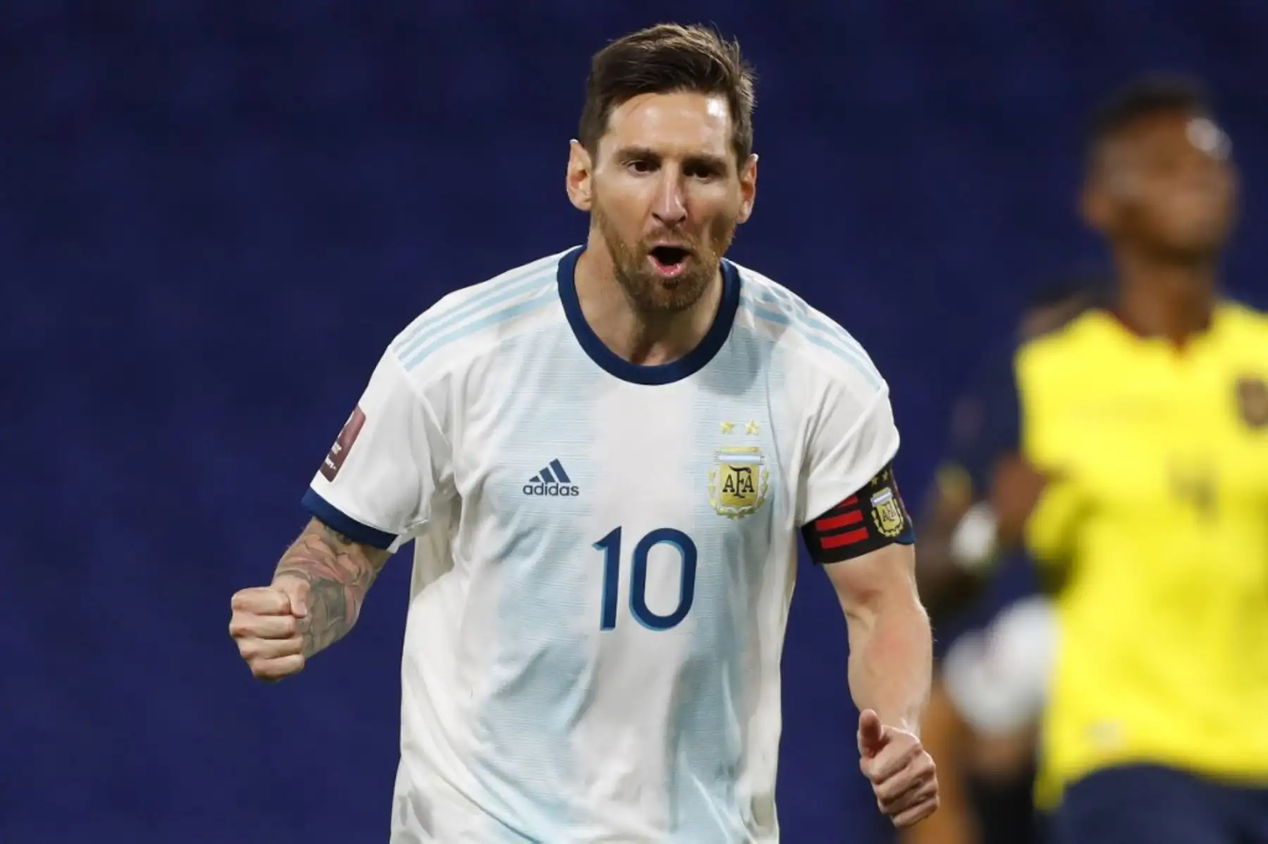 El argentino Lionel Messi celebra después de anotar contra Ecuador durante su partido de fútbol clasificatorio sudamericano para la Copa Mundial de la FIFA 2022 en el estadio La Bombonera en Buenos Aires el 8 de octubre de 2020, en medio de la pandemia del nuevo coronavirus COVID-19. Foto: AFP