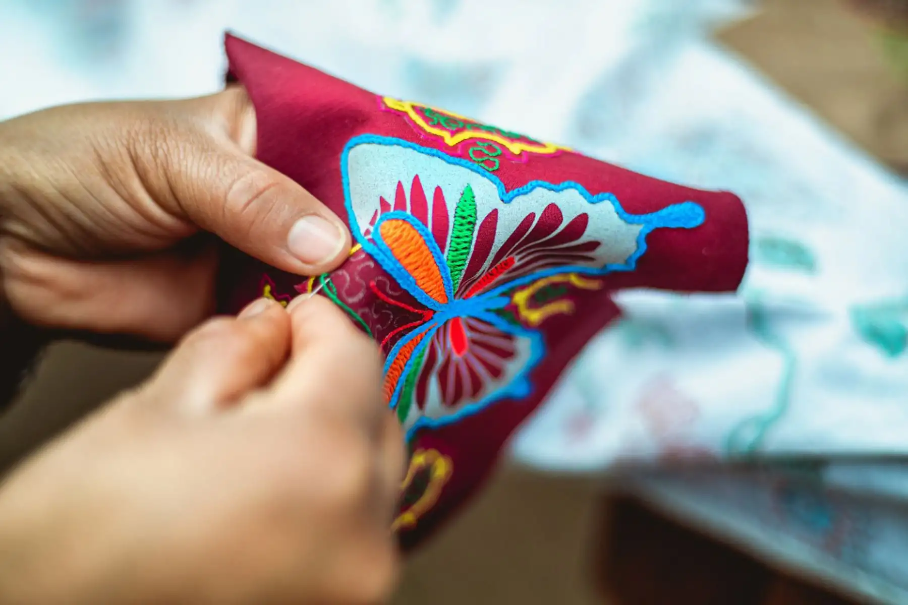 "Cantakené", la colección de mascarillas bordadas por las artesanas de la comunidad shipibo-konibo, es producto del trabajo articulado entre la Municipalidad de Lima y las artesanas de Cantagallo. Foto: MML