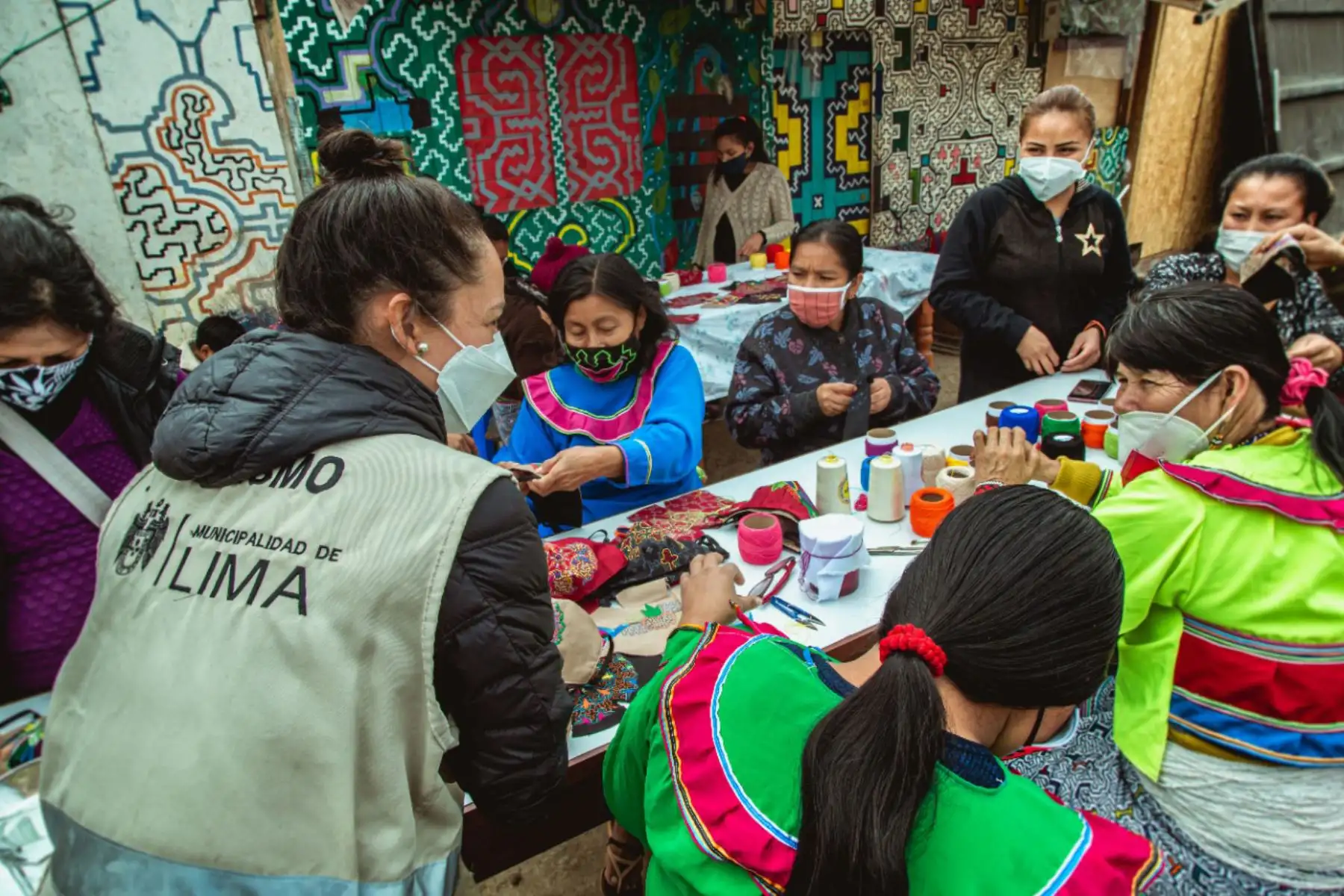 Cada pieza es única. En sus bordados se aprecia la identidad, belleza y esencia del arte ancestral de la comunidad amazónica afincada en Cantagallo. Foto: MML
