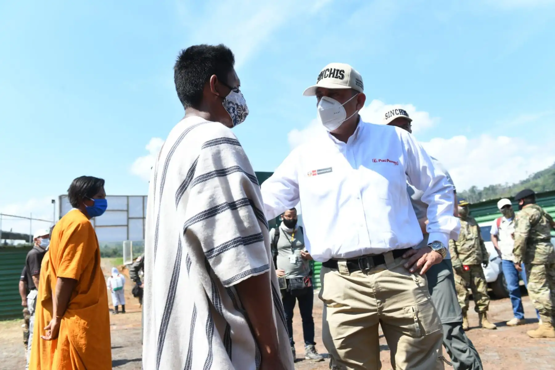 El Ministro de Interior, César Gentille, y el Ministro de defensa, Jorge Chávez, llegan a la Base Contraterrorista del Alto Anapati de VRAEM del BCT312, a fin de verificar el campamento de la Base CORAH que realiza labores de erradicación.

Foto:ANDINA/MininterPeru