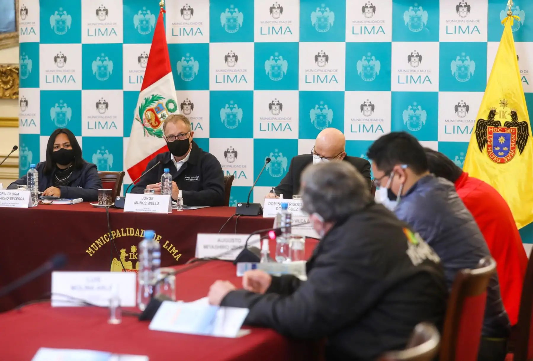 Durante una mesa de trabajo desarrollada en la Municipalidad de Lima, el alcalde Jorge Muñoz manifestó que estas acciones buscan proteger a los ciudadanos durante la próxima temporada de verano. Foto: ANDINA/MML