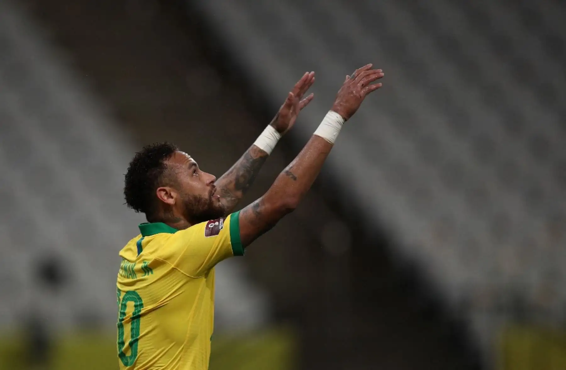 El brasileño Neymar hace un gesto durante el partido de fútbol clasificatorio sudamericano de la Copa Mundial de la FIFA 2022 contra Bolivia en el Neo Química Arena, también conocido como Itaquerao, en Sao Paulo, Brasil. Foto: AFP