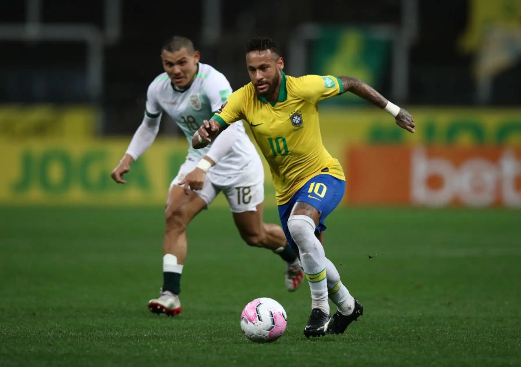 Neymar de Brasil conduce el balón durante el partido de fútbol clasificatorio sudamericano de la Copa Mundial de la FIFA 2022 contra Bolivia en el Neo Química Arena, también conocido como Itaquerao, en Sao Paulo, Brasil. Foto: AFP
