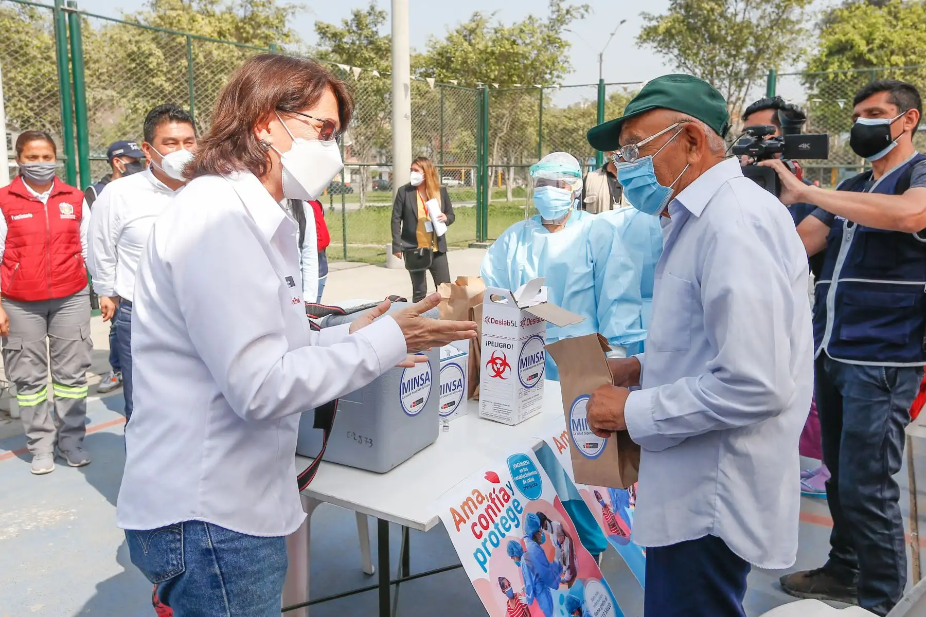 La ministra de Salud, Pilar Mazzetti, participó esta mañana en el lanzamiento de Jornada Nacional de Vacunación en Ate. Foto: ANDINA/Minsa