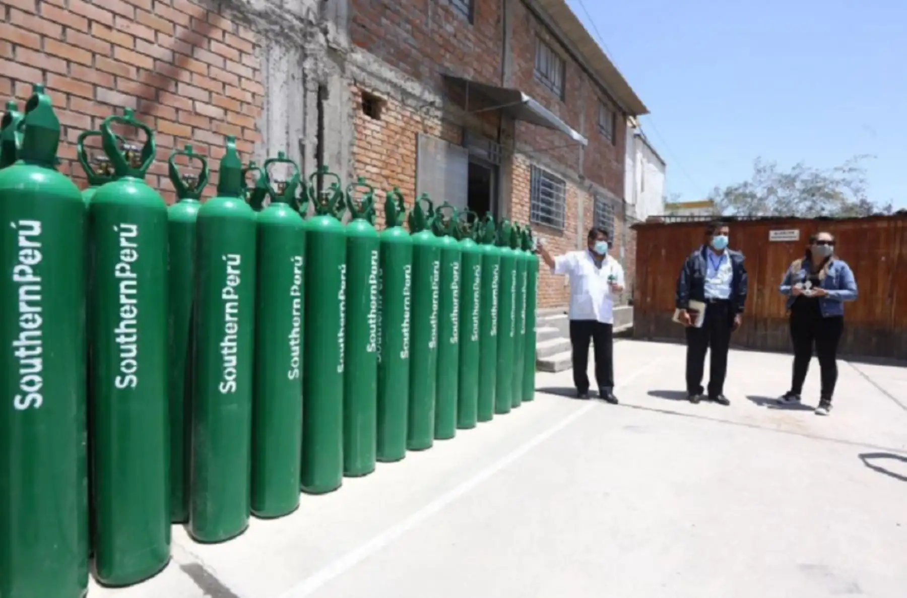 Hospitales de Arequipa y Caylloma recibieron una donación de 50 balones de oxígeno medicinal con sus respectivos manómetros, para la atención de pacientes que contrajeron el covid-19 y que padecen problemas respiratorios.