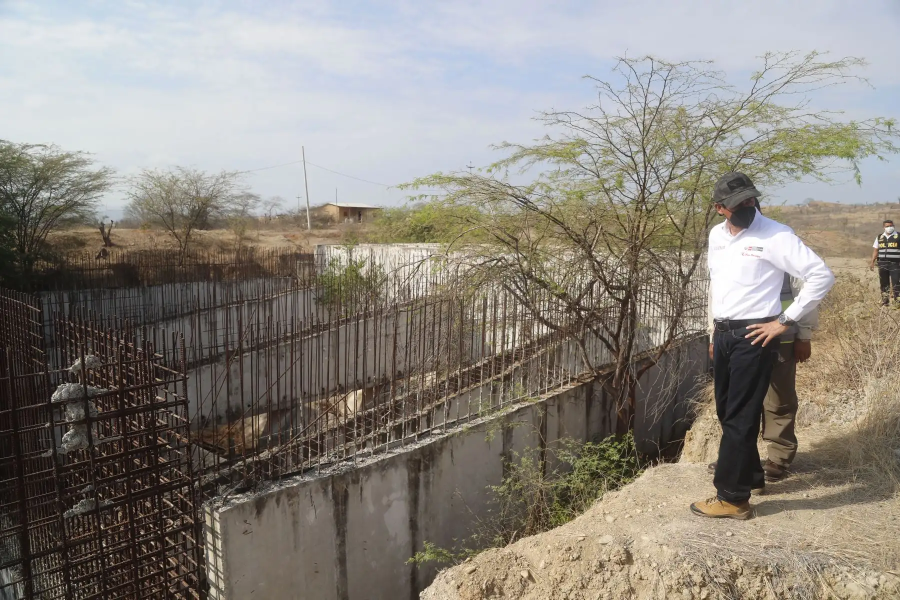 El ministro de Vivienda, Construcción y Saneamiento, Carlos Lozada, inspeccionó avance de obras e instalación de los servicios de agua potable y alcantarillado en el caserío de Francos, distrito de San Jacinto, provincia de Tumbes. Foto: ANDINA/Ministerio de Vivienda