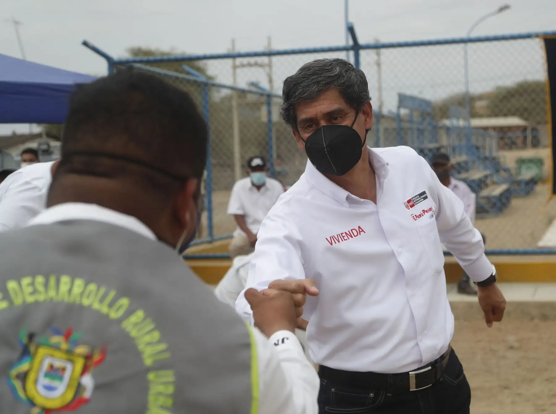 El ministro de Vivienda, Construcción y Saneamiento, Carlos Lozada, inspeccionó avance de obras e instalación de los servicios de agua potable y alcantarillado en el caserío de Francos, distrito de San Jacinto, provincia de Tumbes. Foto: ANDINA/Ministerio de Vivienda