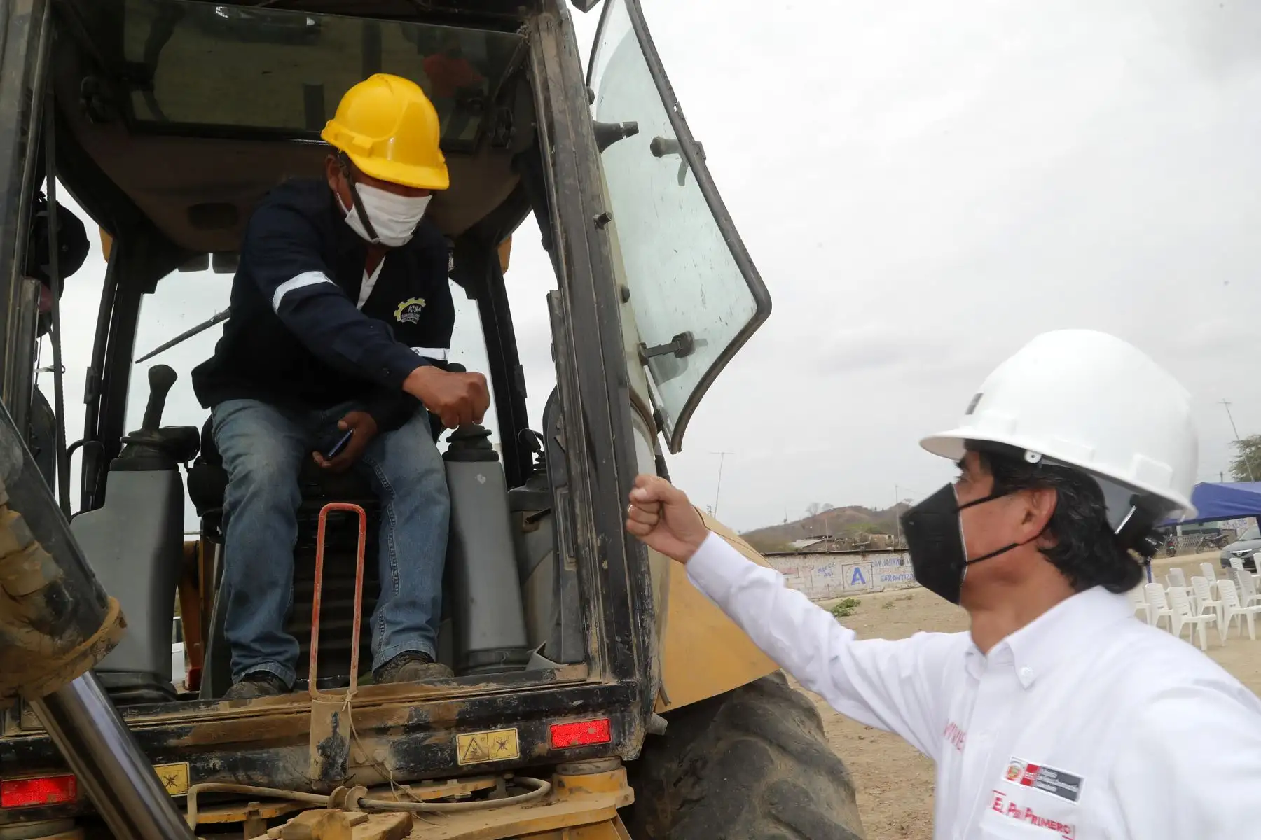 El ministro de Vivienda, Construcción y Saneamiento, Carlos Lozada, inspeccionó avance de obras e instalación de los servicios de agua potable y alcantarillado en el caserío de Francos, distrito de San Jacinto, provincia de Tumbes. Foto: ANDINA/Ministerio de Vivienda
