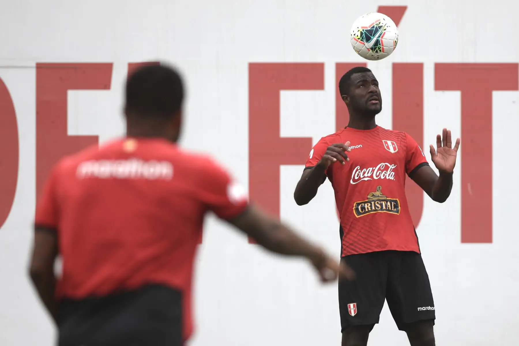 El futbolista Christian Ramos de la Selección peruana continúa los entrenamientos previo a su partido contra Brasil por la fecha 2 de las Clasificatorias Qatar 2022. Foto: @SeleccionPeru