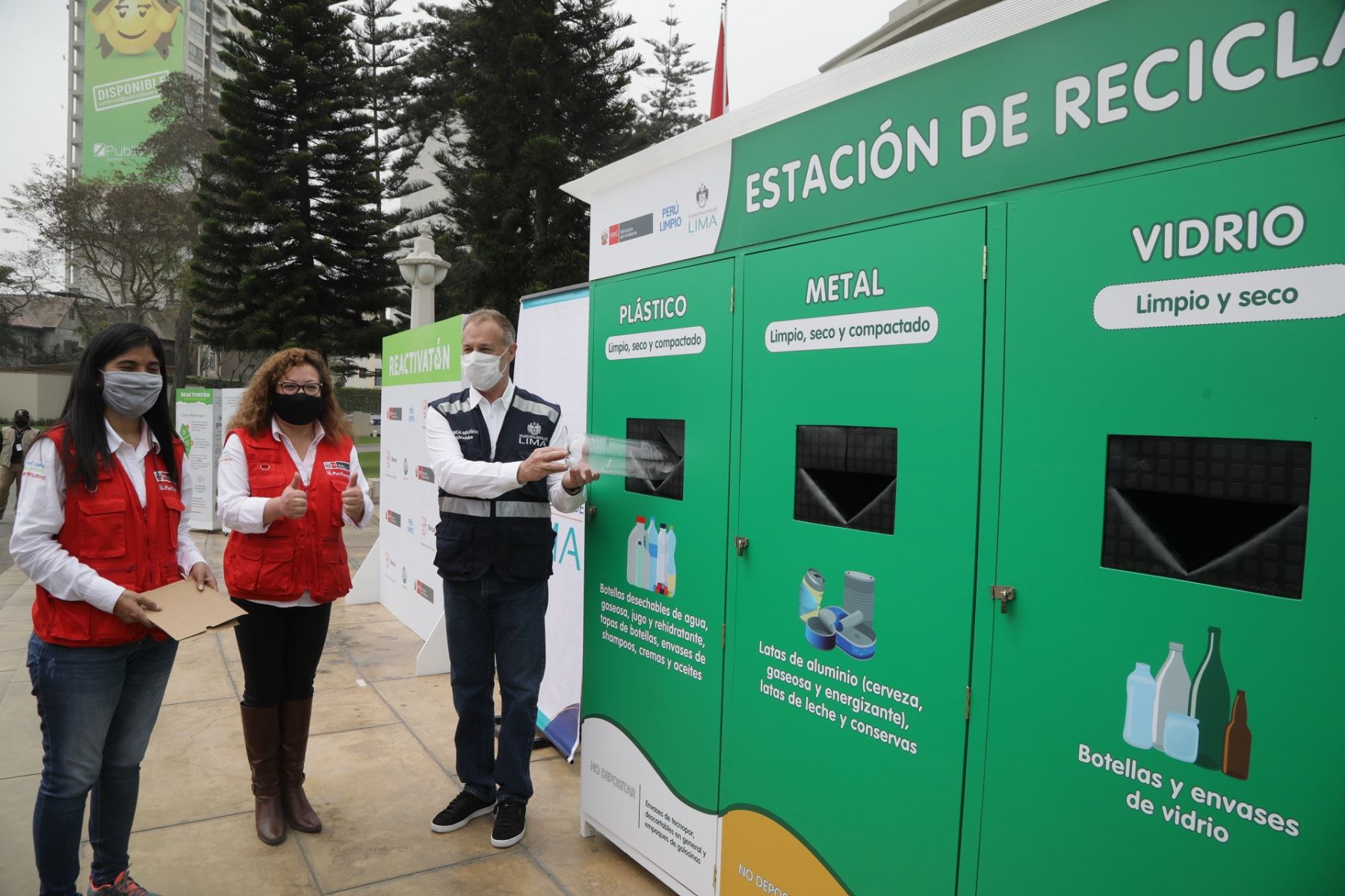 Ministra del Ambiente, Kirla Echegaray, y alcalde de Lima, Jorge Muñoz, en el lanzamiento de “Reactivatón 2020”.