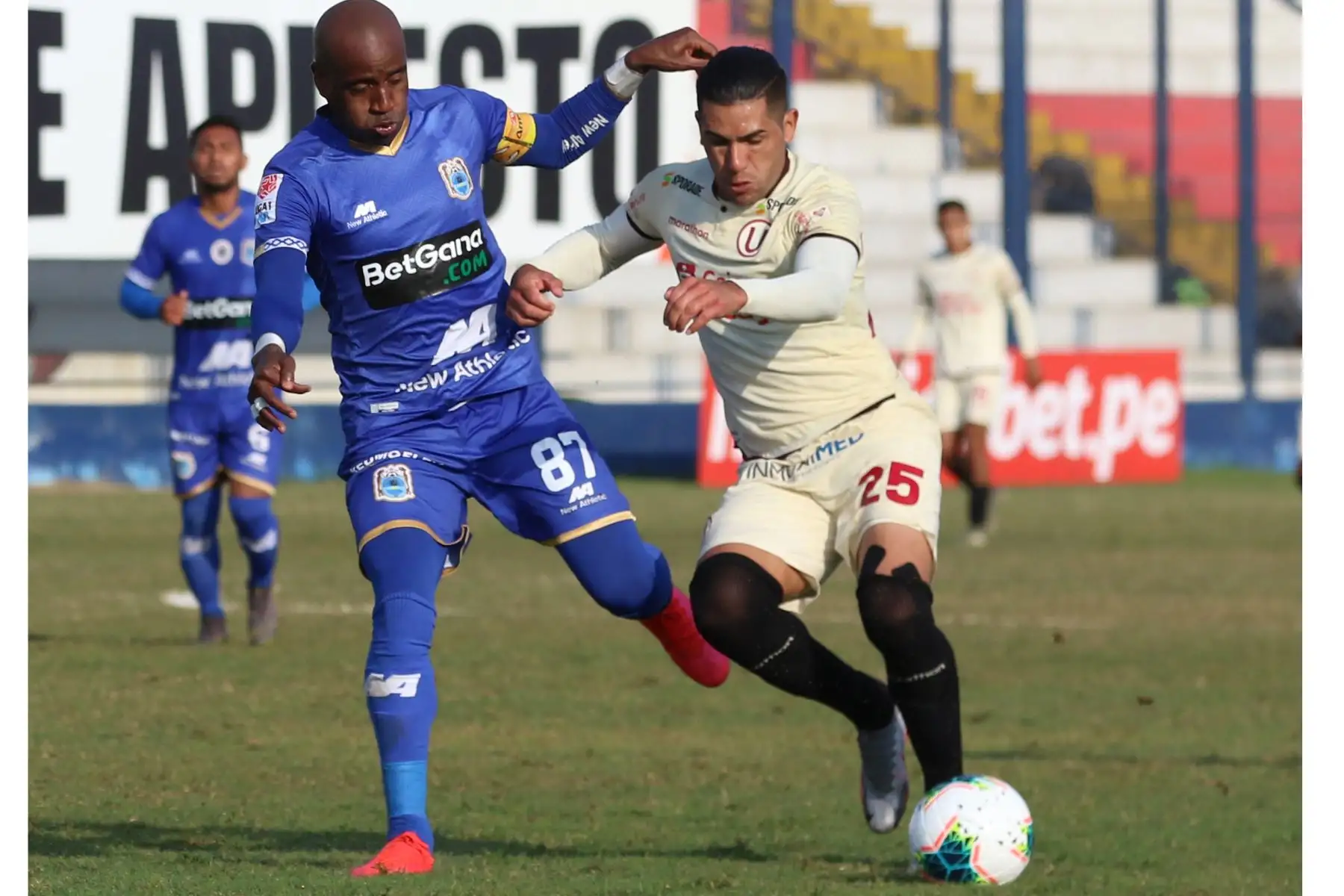 Universitario de Deportes y Deportivo Binacional empataron 1a1, en  partido disputado en el estadio Iván Elías Moreno, de Villa El Salvador, por la decimosétima fecha del torneo Apertura de la Liga 1.Foto: ANDINA/Liga 1 Universitario de Deportes y Deportivo Binacional empataron 1a1, en  partido disputado en el estadio Iván Elías Moreno, de Villa El Salvador, por la decimosétima fecha del torneo Apertura de la Liga 1.Foto: ANDINA/Liga 1