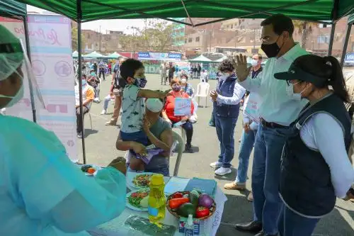 Peruvian President Martin Vizcarra supervised implementation of vaccination campaign in Lima
