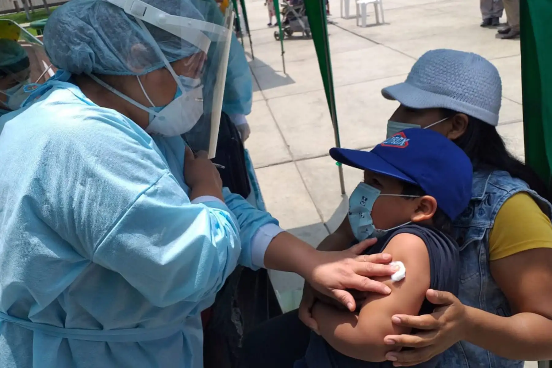 Más de 500 familias de El Agustino recibieron atención médica y descarte de Covid-19 en la intervención implementada por el Ministerio de Salud en la zona de Villa Hermosa. Se brindó atención en los servicios de vacunación, descarte de anemia y VIH, planificación familiar, entre otros.
Foto:ANDINA/Minsa