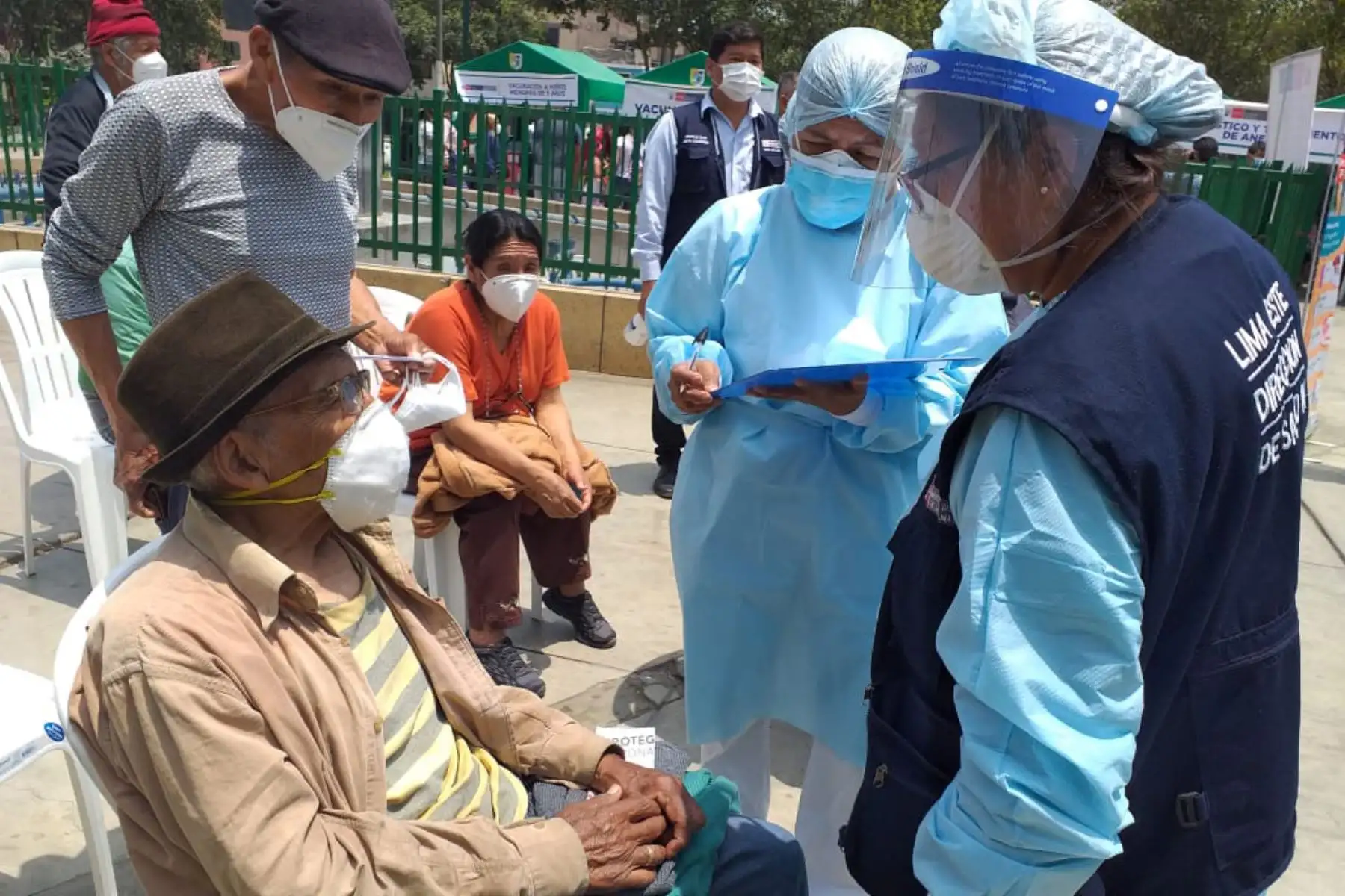 Más de 500 familias de El Agustino recibieron atención médica y descarte de Covid-19 en la intervención implementada por el Ministerio de Salud en la zona de Villa Hermosa. Se brindó atención en los servicios de vacunación, descarte de anemia y VIH, planificación familiar, entre otros.
Foto:ANDINA/Minsa