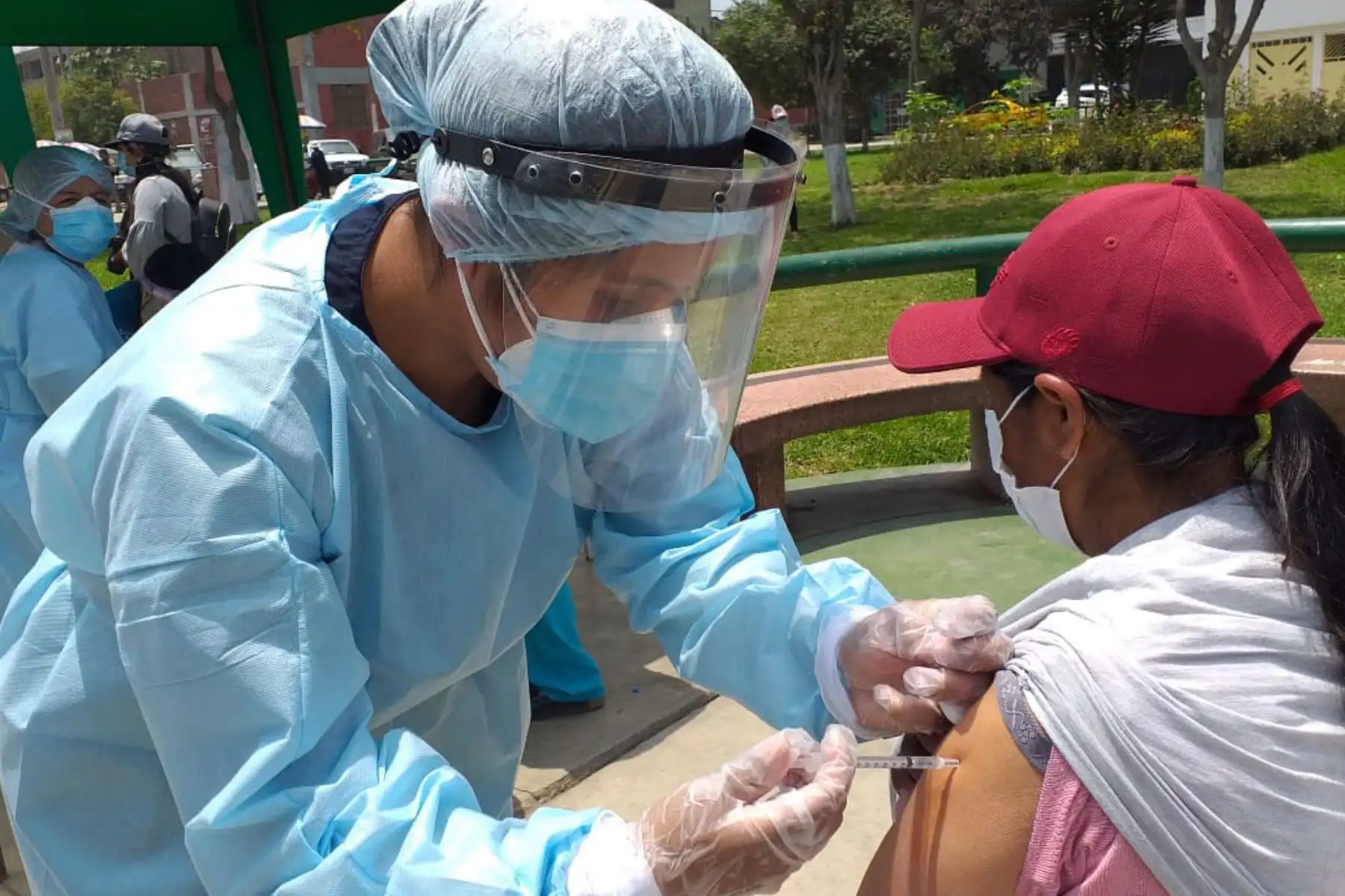 Más de 500 familias de El Agustino recibieron atención médica y descarte de Covid-19 en la intervención implementada por el Ministerio de Salud en la zona de Villa Hermosa. Se brindó atención en los servicios de vacunación, descarte de anemia y VIH, planificación familiar, entre otros.
Foto:ANDINA/Minsa